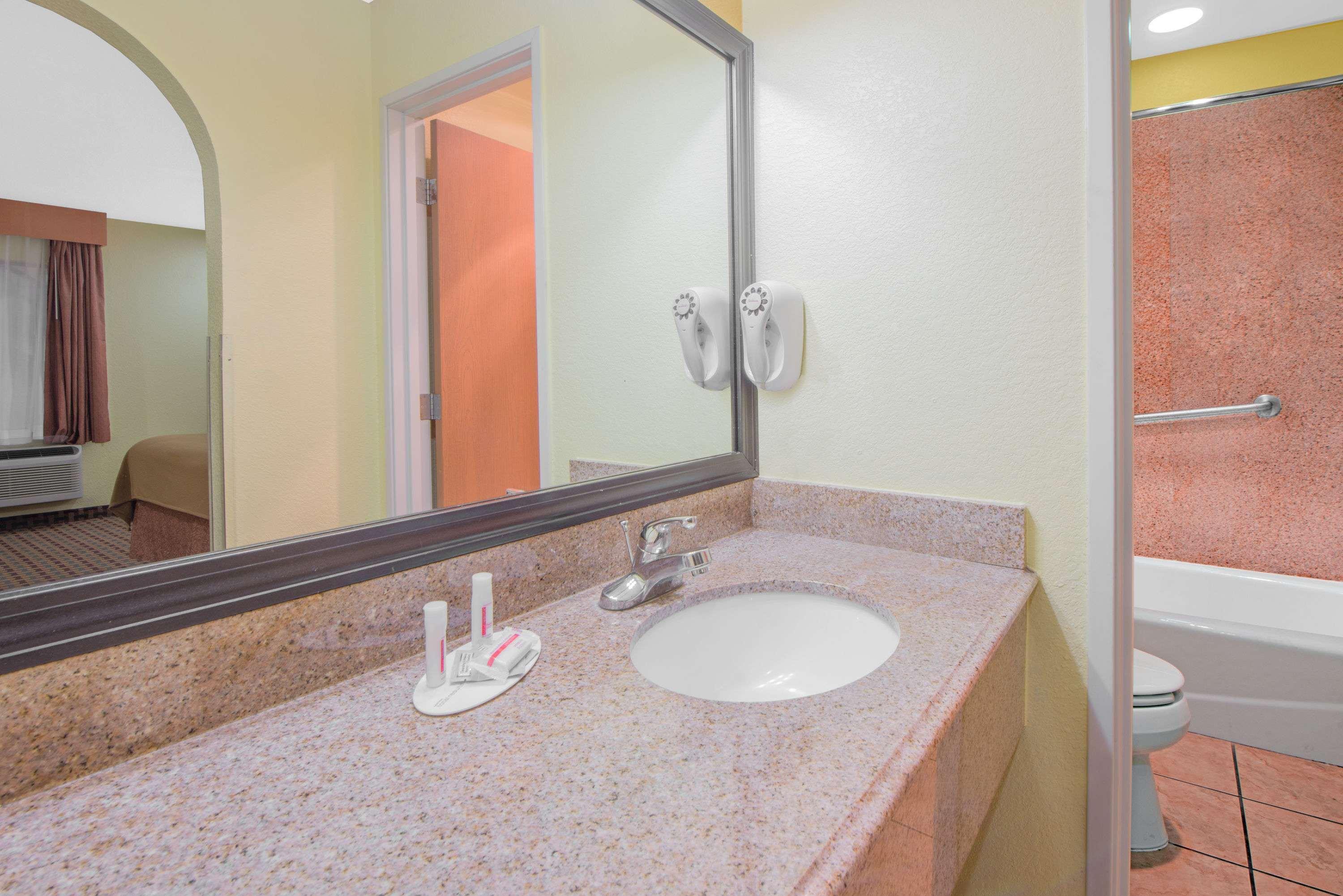 Days Inn By Wyndham Lubbock South Zewnętrze zdjęcie