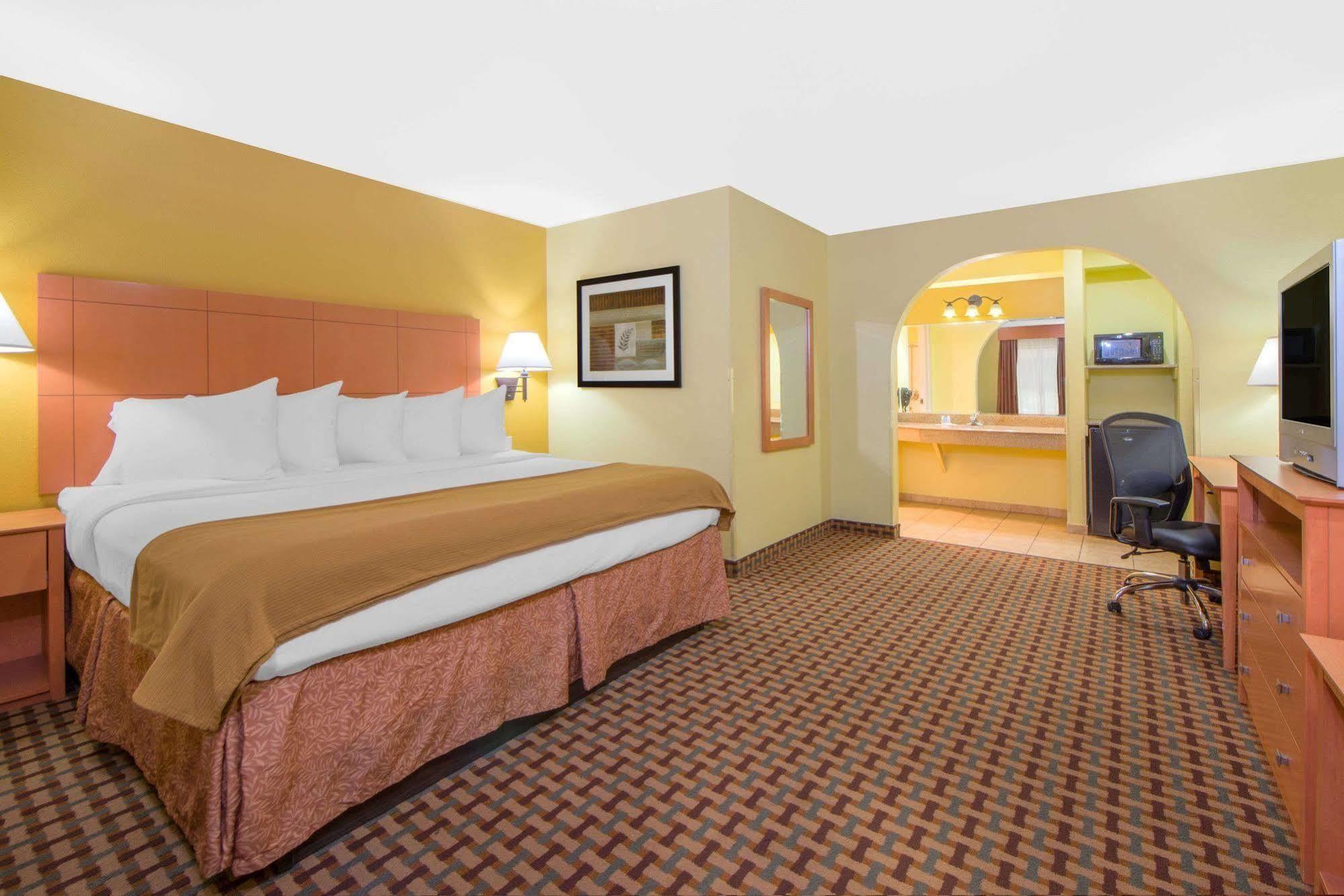 Days Inn By Wyndham Lubbock South Zewnętrze zdjęcie